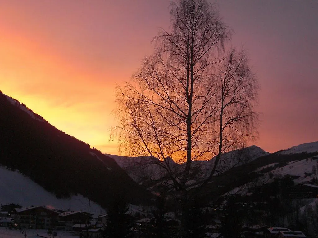 Hotel-Pension Flora Saalbach-Hinterglemm Bed & Breakfast
